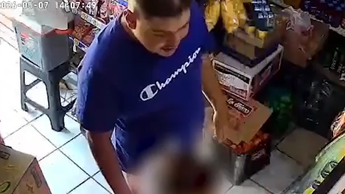 Un video captó el momento en que un sujeto agredió a una menor en una tienda de Santa Elena Estadio, Guadalajara. Vecinos exigen justicia y seguridad.