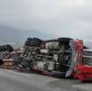 Al lugar arribó una ambulancia para valorar el estado de salud del conductor