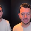 Edén Muñoz, cantante mexicano con playera en color blanco