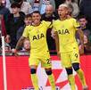 Jugadores del Tottenham festejando el segundo gol del partido ante Aston Villa en la jornada 35 de la Premier League.