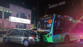 Accidente de ruta urbana con camioneta en San Pedro Garza García