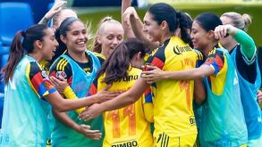 América Femenil festejando uno de sus goles contra Toluca.