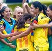 América Femenil festejando uno de sus goles contra Toluca.
