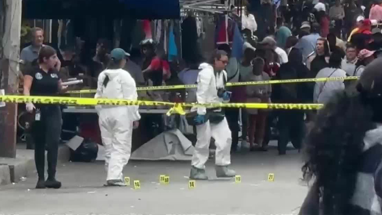Un ataque armado en Tepito dejó dos hombres muertos y tres comerciantes heridos por balas perdidas.