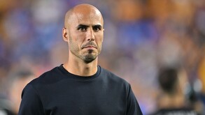 Guido Pizarro como entrenador de Tigres en Liga MX.