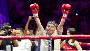 'El Travieso' Arce durante una pelea de exhibición, como parte de la Feria de Puebla 2026.
