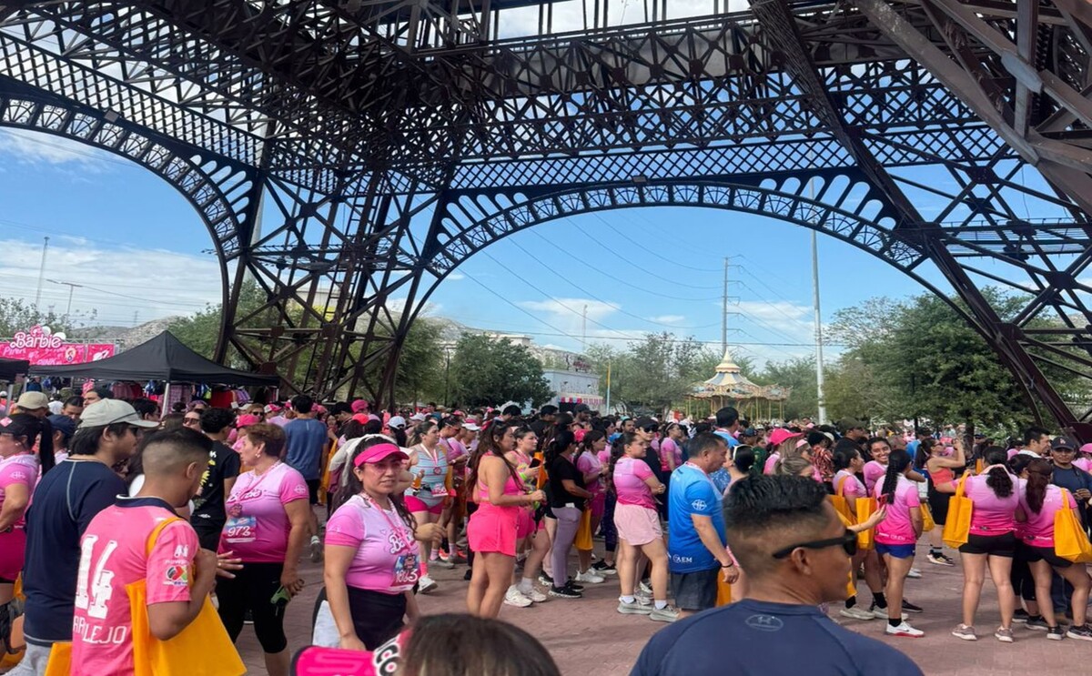 Carrera Pink Barbie y participantes.