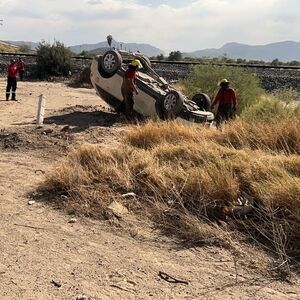 Auto volcado puente el caracol.