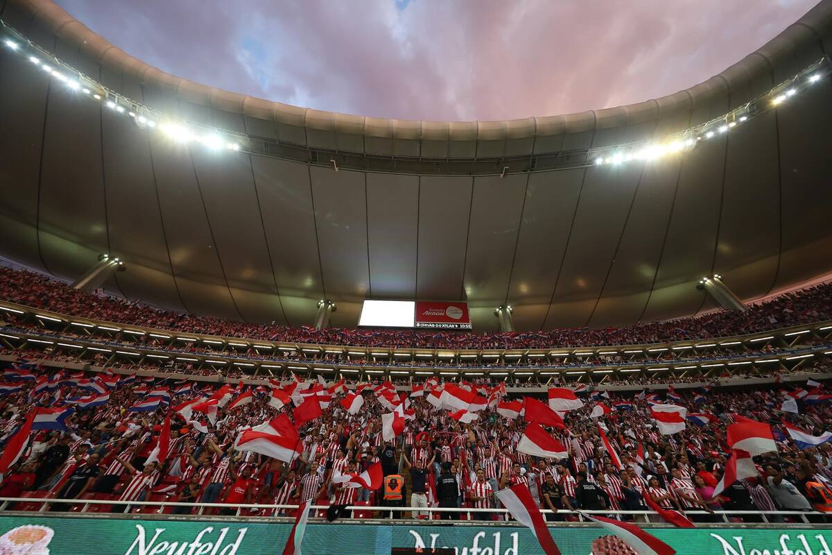 Afición de Chivas en el Estadio Akron