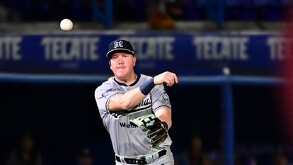 Sultanes de Monterrey durante el partido ante Acereros