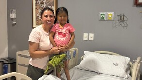 Yoana Judeli, de 5 años, recibió un trasplante de hígado de su tía Ana. La menor está en terapia intensiva en Guadalajara.