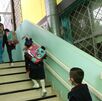 Niños caminando a clase