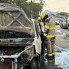 Una falla mecánica provocó el incendio de una camioneta en el kilómetro 255 de la Carretera Nacional. Cuatro personas resultaron ilesas.