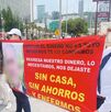 Afectados de Proyectos 9 se manifiestan en San Pedro y exigen a José Lobatón comparecer en la audiencia de imputación el próximo 15 de mayo.