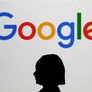personal de google en revisión del nuevo tipo de hackeo