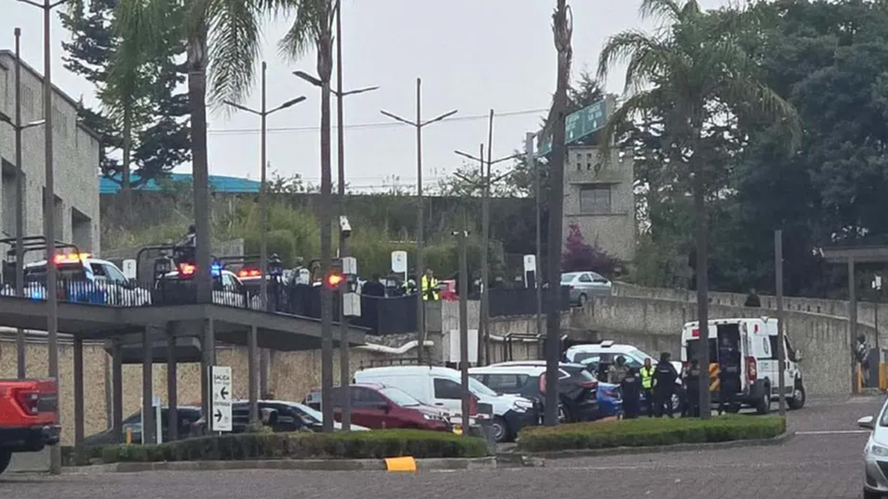 Una balacera en el estacionamiento de Plaza Antigua, en Atizapán de Zaragoza, provocó pánico entre familias que celebraban el Día de las Madres.