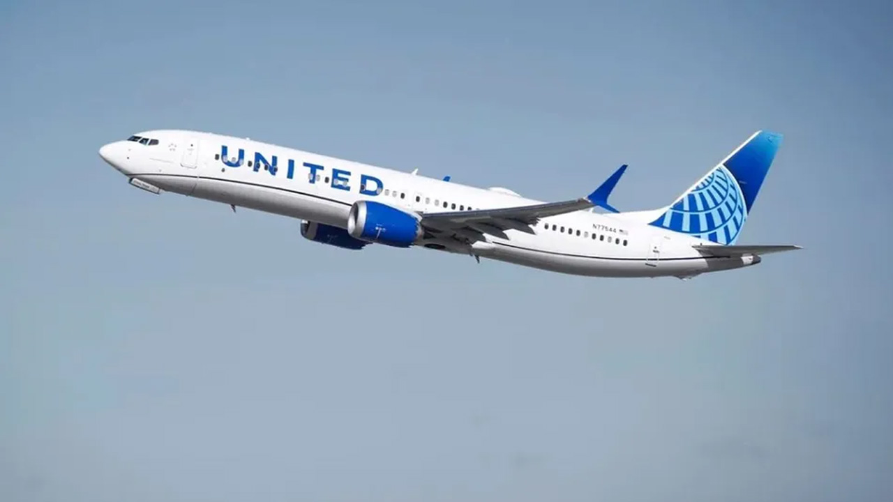 Un vuelo de United Airlines con destino a Houston aterrizó de emergencia en Monterrey.