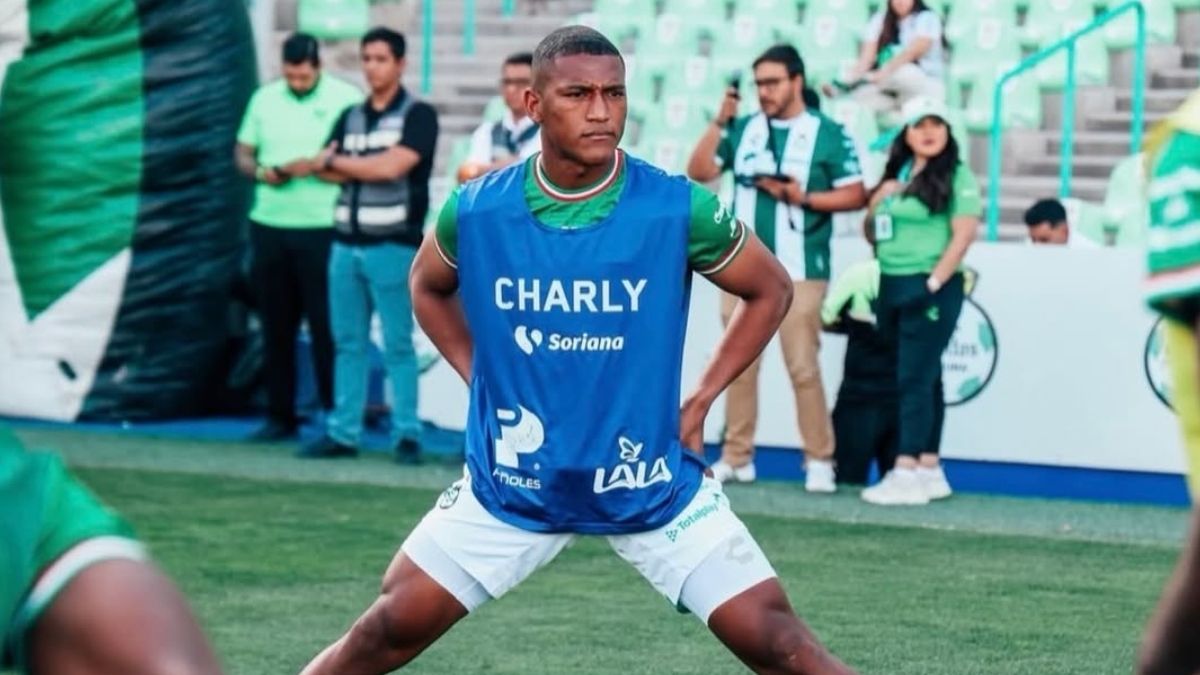 Carlos Gruezo con Santos Laguna
