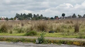 Terreno baldío donde hallaron a una bebé muerta en Metepec.