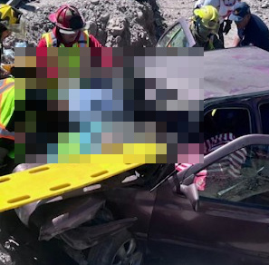 Un fatal accidente en la carretera Saltillo-Zacatecas, a la altura de La Encantada, dejó un saldo de un hombre sin vida y cuatro lesionados. Conoce los detalles