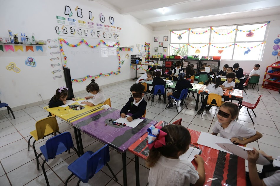 Tras los ajustes previstos al calendario escolar en México, la Secretaría de Educación de Guanajuato expresó que tales medidas violentan derechos a la educación