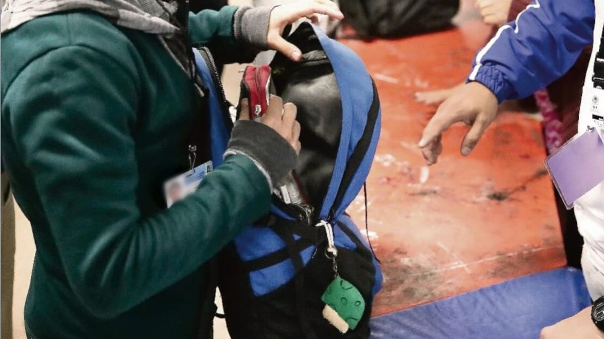 Operativo mochila, docente y alumno en imagen.