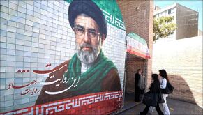 Imagen en mosaico del actual líder de Irán, el ayatolá Mojtaba Jamenei.