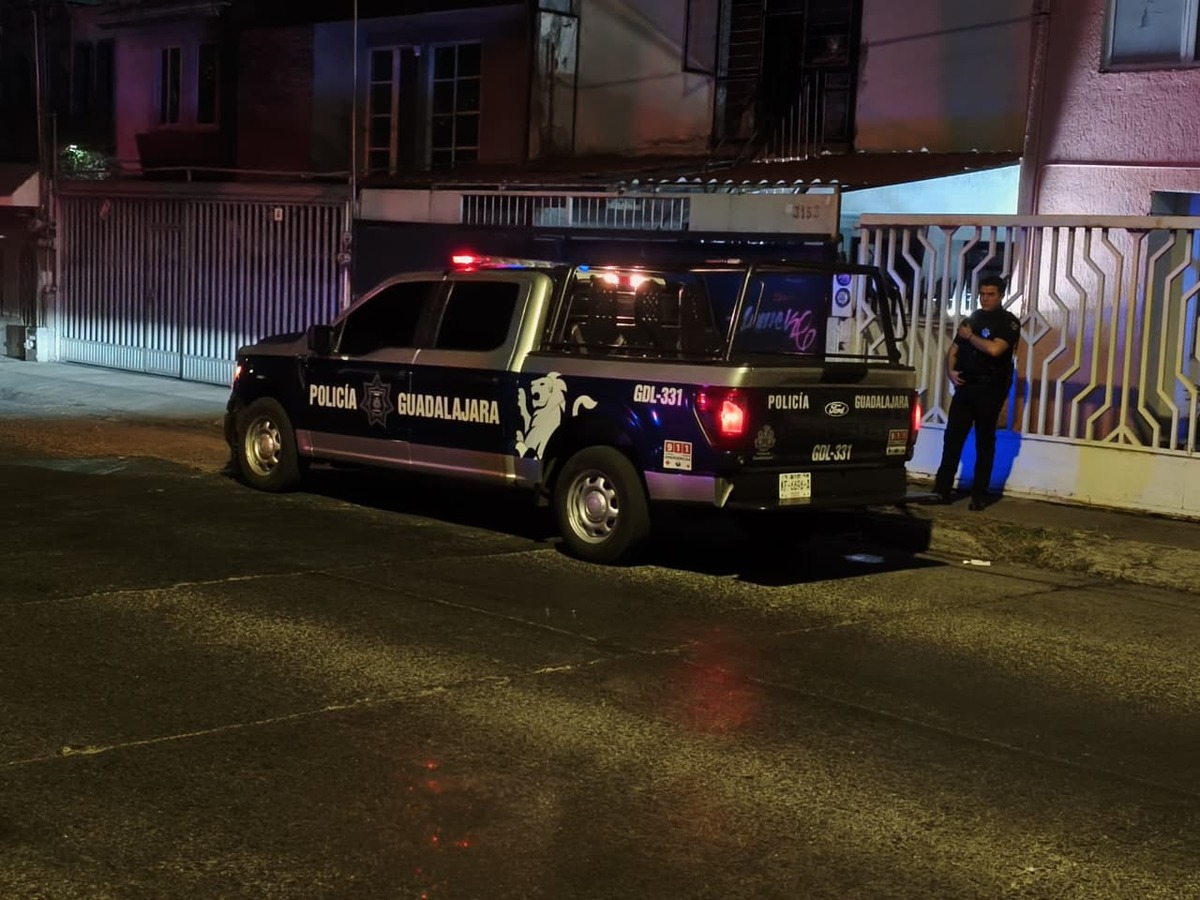 Un joven de 20 años fue atacado a disparos tras un intento de robo en Avenida Río Nilo. Conoce los detalles de la movilización policiaca en Guadalajara.