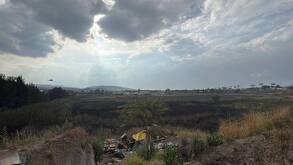 la evidencia de un incendio registrado cerca del Estadio Akron, se aprecia la intervención de bomberos de Zapopan