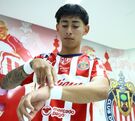 Analizamos cómo Gabriel Milito transformó a las Chivas mediante la identificación de talento y ajustes tácticos clave con jugadores como Govea, Romo y Aguirre.
