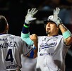 Jugadores de Sultanes de Monterrey celebrando la victoria ante Toros.
