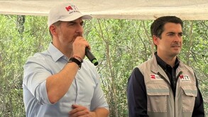 Adrián de la Garza pidió respetar los tiempos electorales y llamó a funcionarios de Monterrey a no distraerse con aspiraciones políticas.