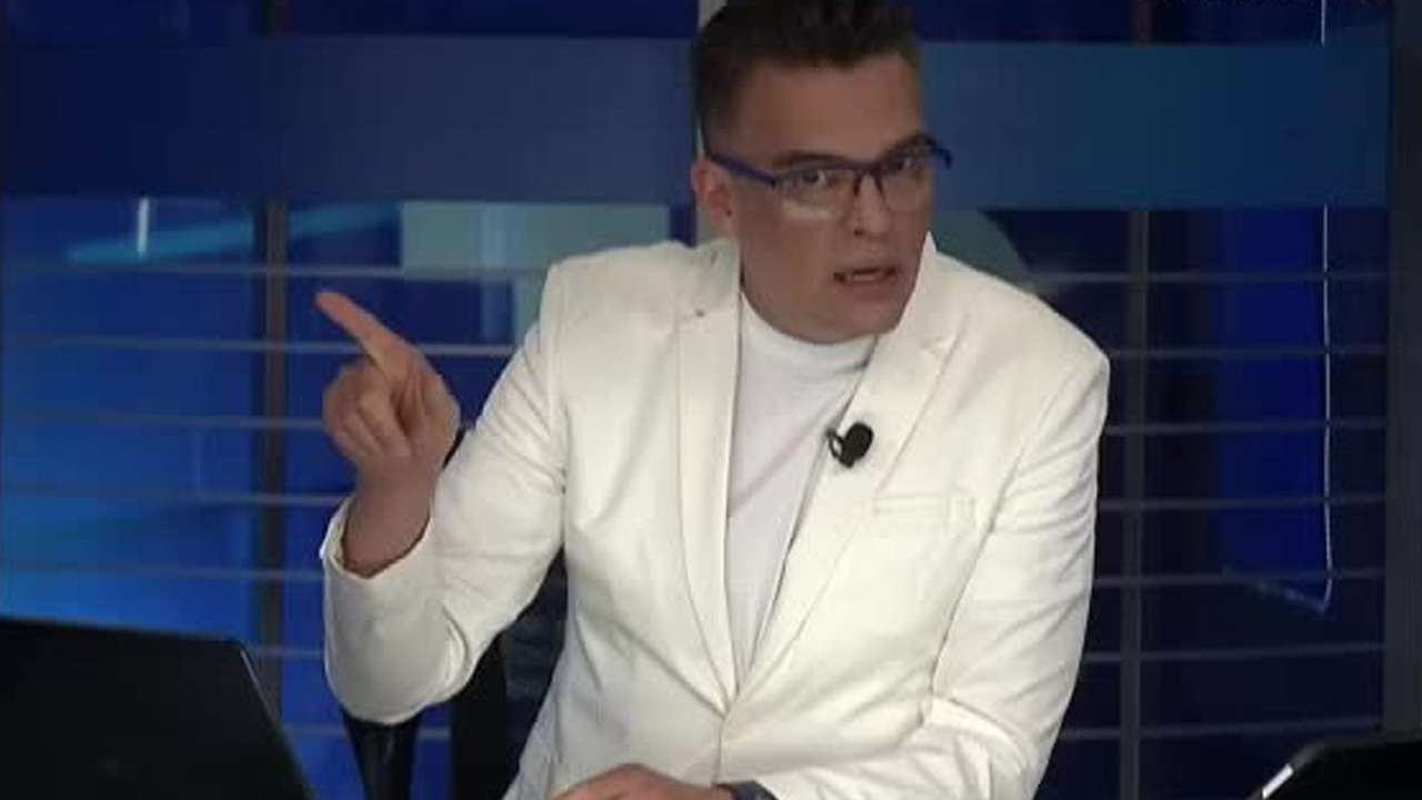 Durante su intervención en el noticiero, Ángel Carrillo subrayó que este tipo de conductas no pueden ser normalizadas ni ignoradas.