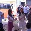 Pablo Lemus y Verónica Delgadillo en compañía de funcionarios de gobierno duranta la presentación del programa Guadalajara te lleva