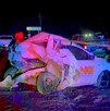 Automóvil color blanco totalmente destruido tras ser impactado por una camioneta robada en Carretera a Nogales con policías alrededor