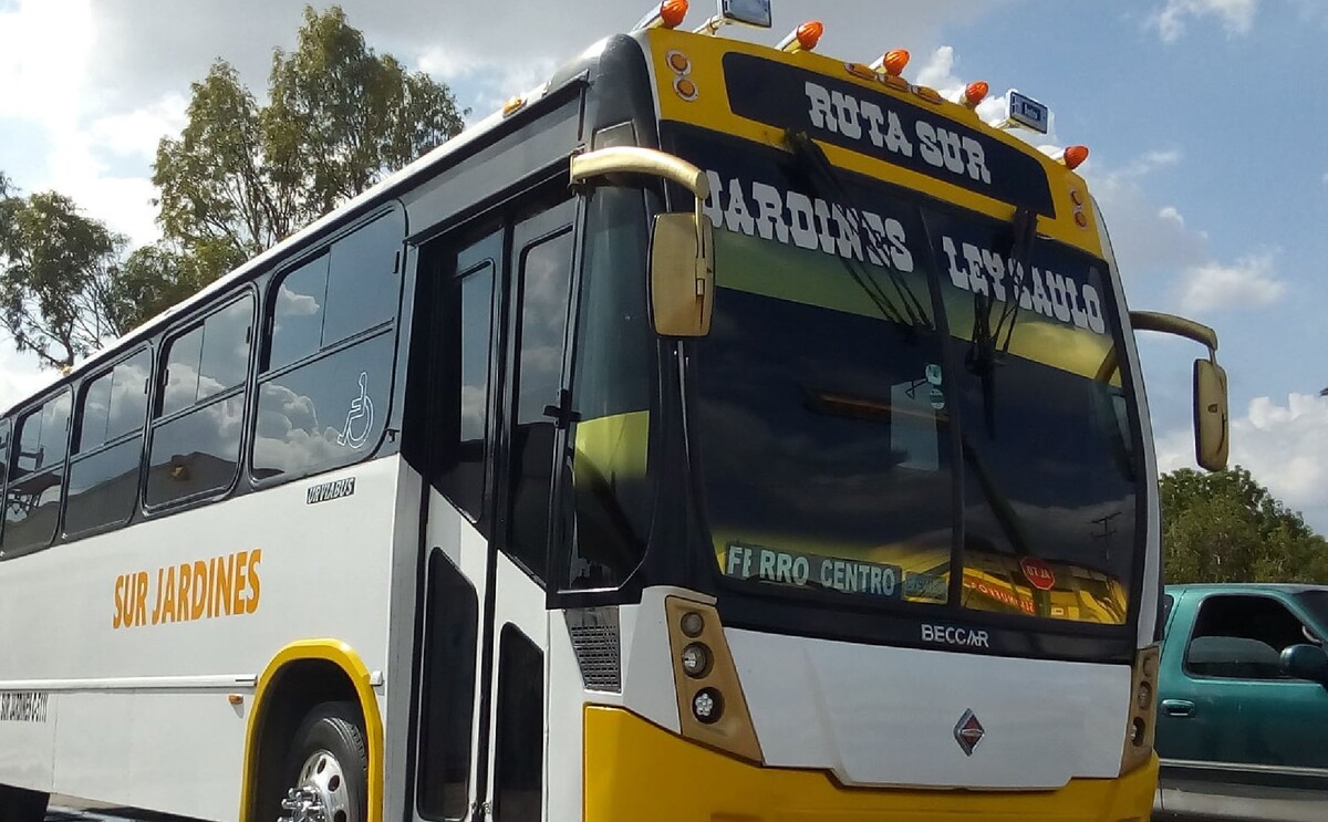 Usuarios de la ruta Sur Jardines en Torreón denuncian tiempos de espera de hasta 50 minutos durante los domingos.