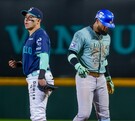Jugadores de Charros y Saraperos en el Estadio Francisco I Madero