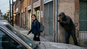 Hombre acecha a victima en vía pública