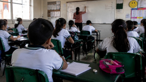 La SEP propone adelantar las vacaciones al 5 de junio de 2026 por el calor y el Mundial. Padres de familia denuncian caos logístico y rezago educativo.