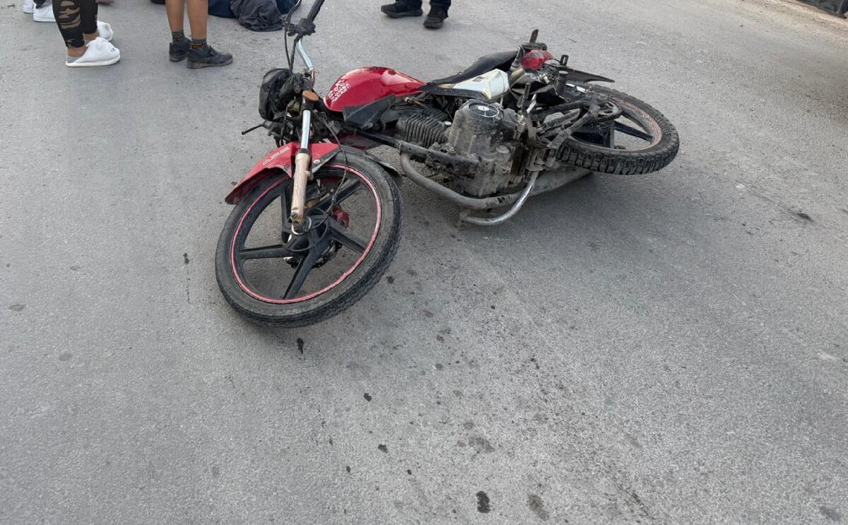 Motocicleta de un hombre de Gómez Palacio que se accidentó tras impactarse con un perrito.