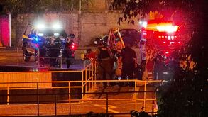 Un hombre que buscaba metales fue arrastrado por la corriente del Río San Juan de Dios en Guadalajara. Bomberos realizaron un rescate de alto riesgo.