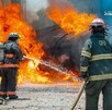 Un aparatoso accidente entre un tren y una pipa cargada con combustible provocó una fuerte explosión la mañana de este martes sobre la carretera estatal 100.