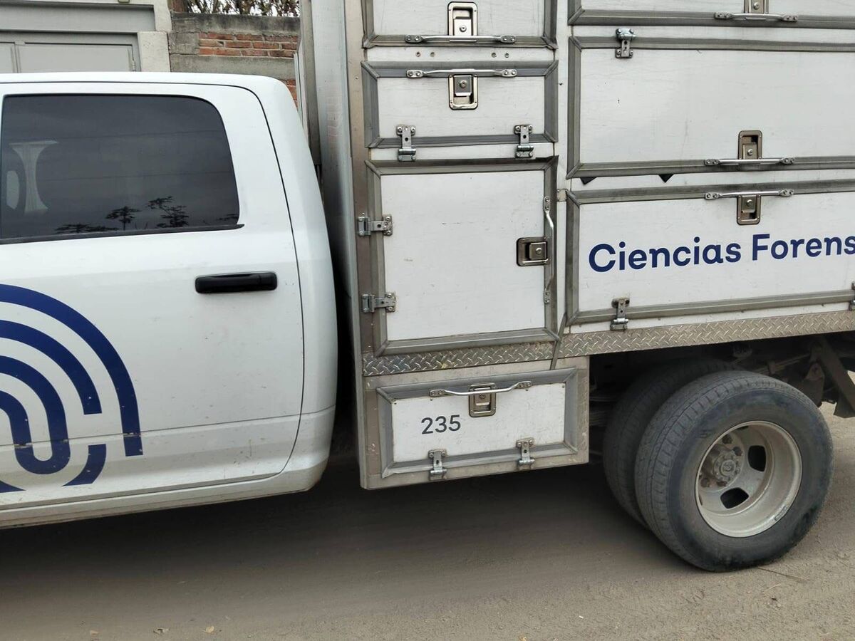El colectivo Madres Buscadoras de Jalisco localiza 51 bolsas con restos humanos en un predio de Las Pintitas, El Salto. Conoce los detalles de este hallazgo.