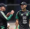 'Vasco' dirigiendo a jugadores mexicanos en el CAR junto a Rafael Márquez, próximo entrenador de la Selección una vez terminado el próximo Mundial.