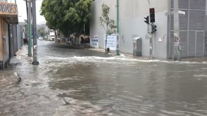 Megafuga de agua en avenida Tláhuac, Iztapalapa