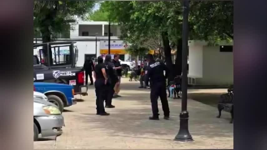 Un niño de cuatro años murió en Plaza Las Moras de Allende, Nuevo León, mientras se encontraba en compañía de su madre.