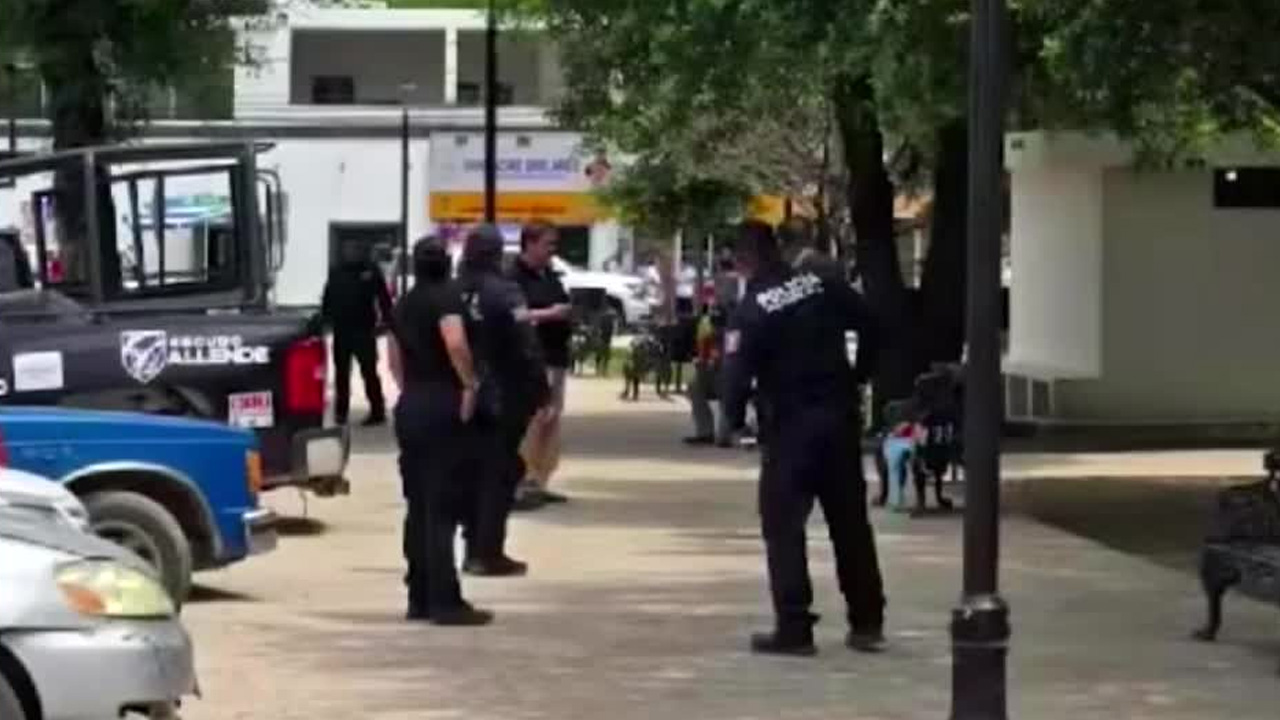 Conducido por Josué Becerra, Zelenny Ibarra y Dany Martin. Un niño de cuatro años murió en Plaza Las Moras de Allende, Nuevo León, mientras se encontraba en com