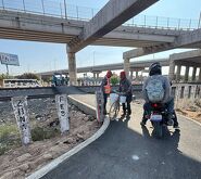 Peatones y ciclistas piden a motociclistas respetar los dos pasos peatonales pavimentados por San Juan de Abajo, en el bulevar Timoteo Lozano.
