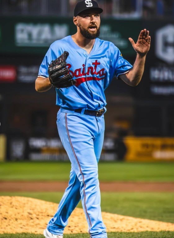 El pitcher zurdo, Michael Boyle con la indrumentaria del equipo de Estados Unidos St. Paul Saints