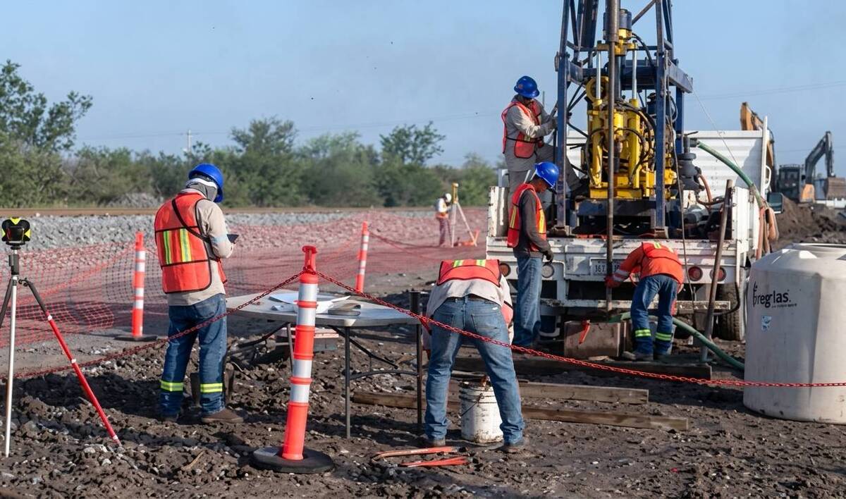 El proyecto ferroviario en Saltillo contempla viaductos elevados y posible reubicación de familias.
